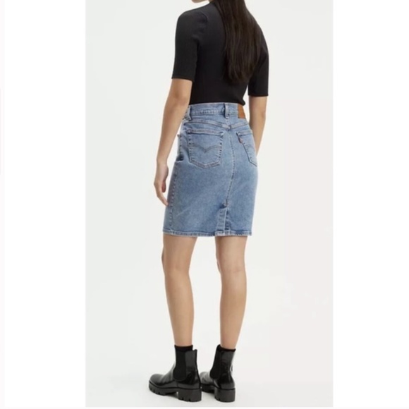 Levi’s Essential High-Waisted Premium Denim skirt Sz 25 - Picture 1 of 7